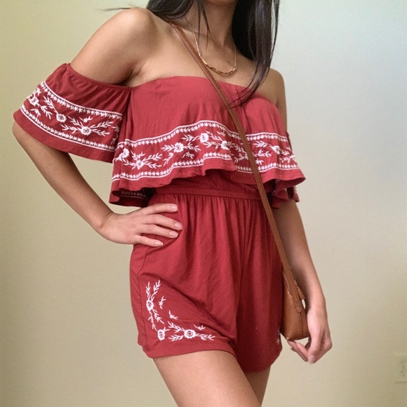 Off the Shoulder Romper - Picture 2 of 3